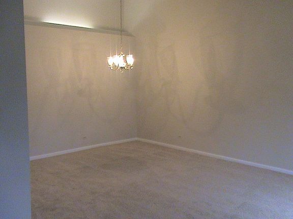 4th image of 458 Cambridge Dr