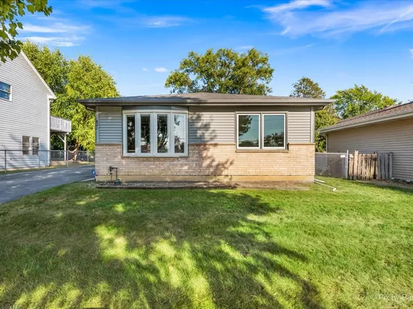 821 Bishop St, West Chicago, IL 60185