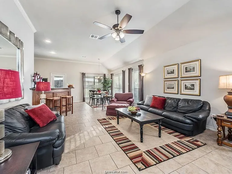 3800 Dove Hollow Ln — Photo 3