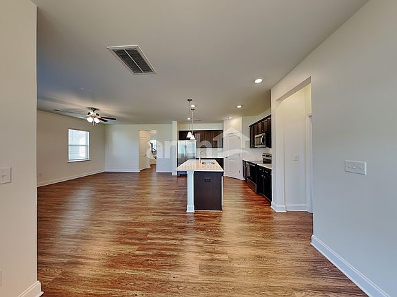 5th image of 106 Larragan Dr