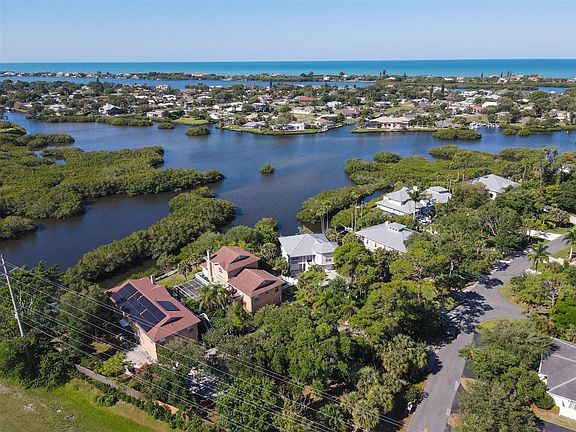 2nd image of 3 Shoreland Dr