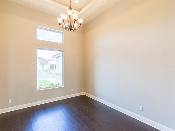 3rd image of 2512 Penrose Ave