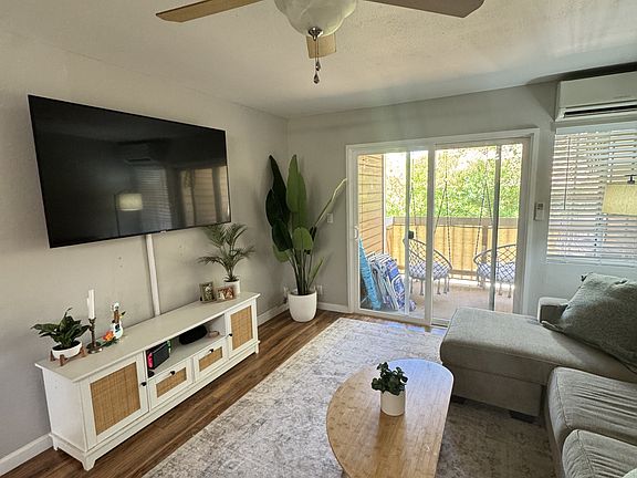 living-room with ceiling fan
