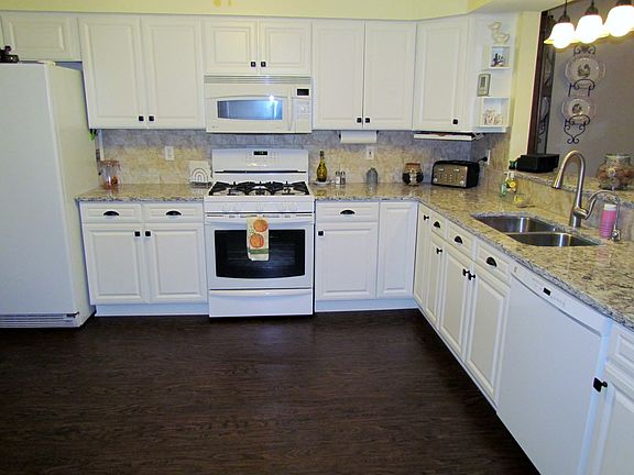 3rd image of 3730 Westlake Village Dr #Il