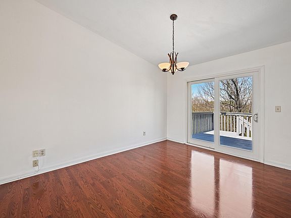 5th image of 9897 Flagstone Dr