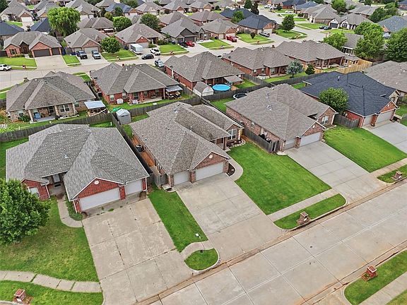 5th image of 542 W Broadpoint Court Way