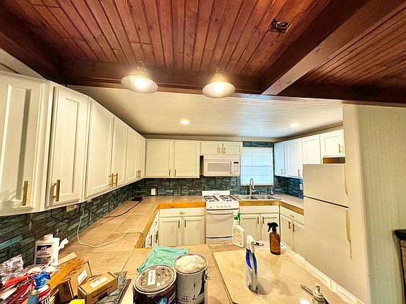 5th image of 410 N Wild Olive Ave #B