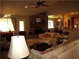 5th image of 807 Portland Ct