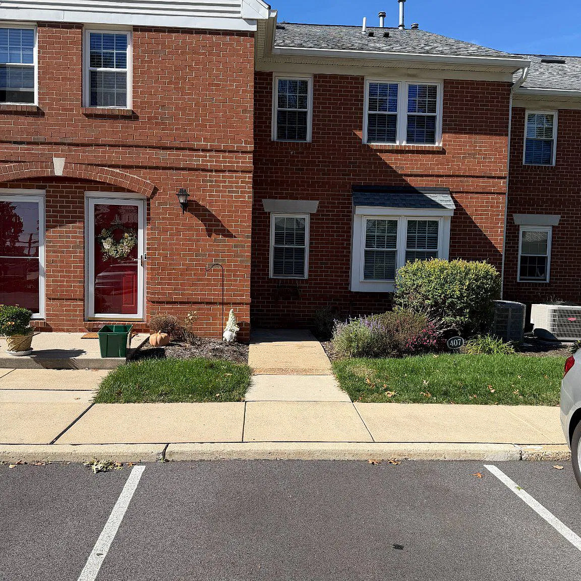 2 bed, 2.5 bath, 1127 sqft, $2,300 — Photo 1