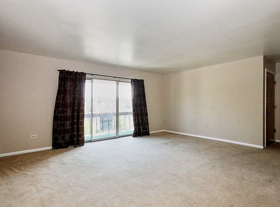 3rd image of 11004 S Keating Ave APT 3B