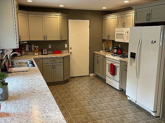 4th image of 604 Westend Dr