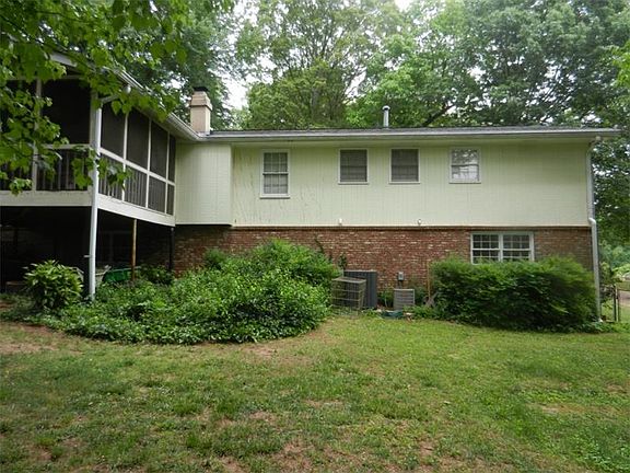 3rd image of 272 King Arthur Dr