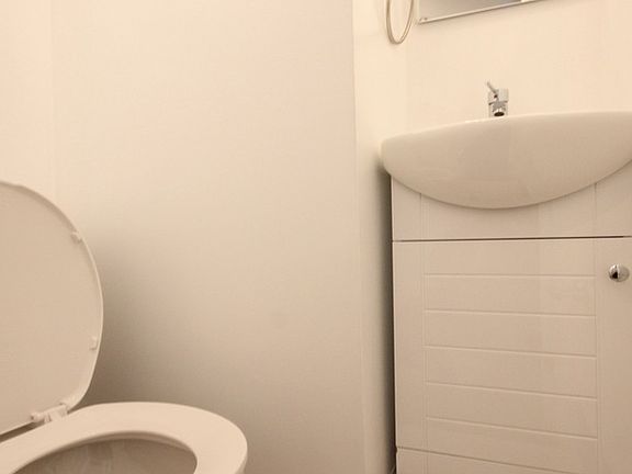 5th image of 188 Stockholm St APT 3L