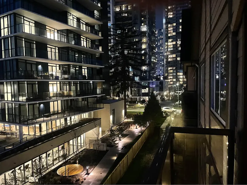 2 bed, 950 sqft, $2,200 — Photo 1