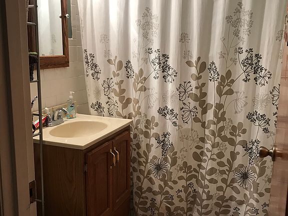 4th image of 110 Kelly Ct