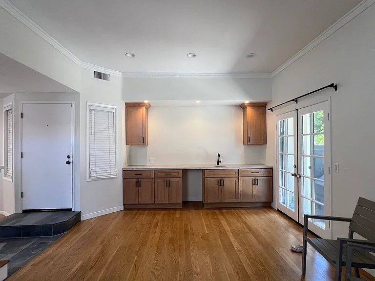 821 W 15th St #3D — Photo 7