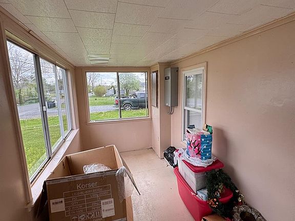 5th image of 124 Pine St
