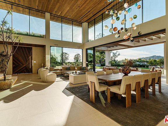 5th image of 401 N Tigertail Rd