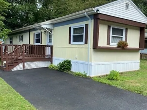 97 Willow Tree Dr, Attleboro, MA 02703