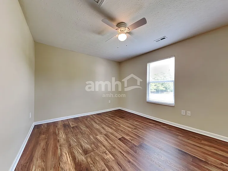 320 Hennepin Dr — Photo 13