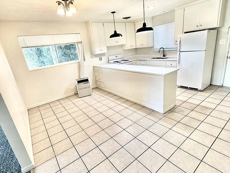 2564 S. 700 E. — Photo 11