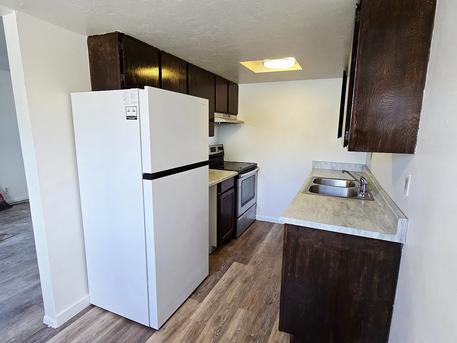 2 bed, 1.5 bath, 1100 sqft, $1,495 — Photo 2