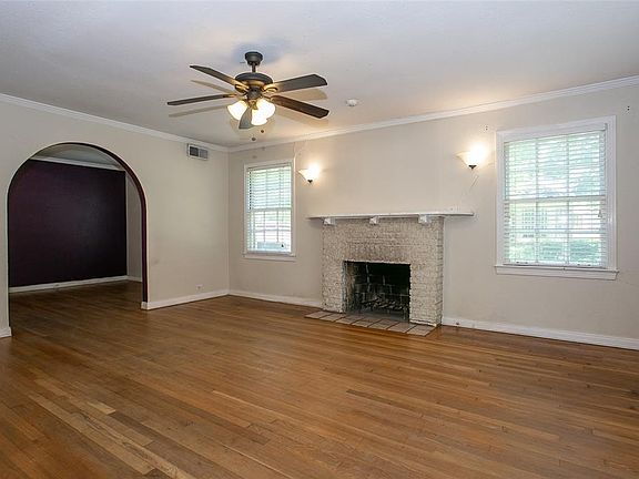 5th image of 201 Lindenwood Dr