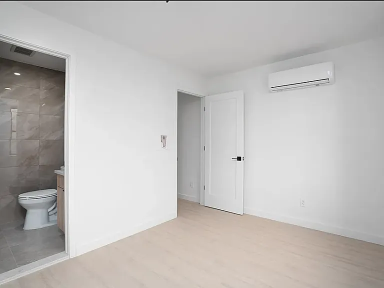 1134 1st Ave #5R — Photo 3