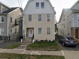 65 Grove St, Bloomfield, NJ