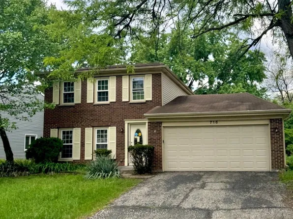 716 Shining Water Dr, Carol Stream, IL 60188