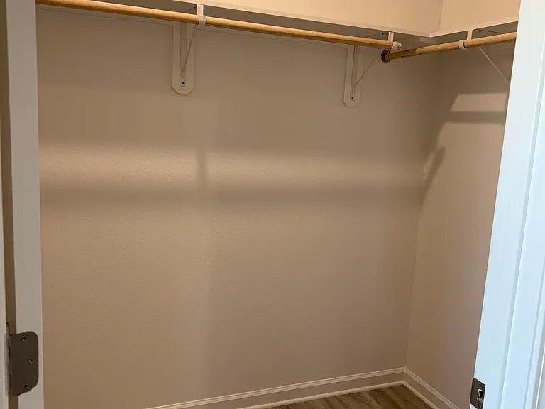 1045 Renova Dr — Photo 10