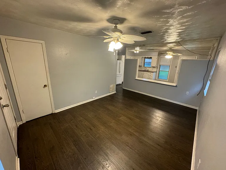 3002 Hazel Cir — Photo 2