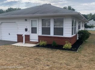 18 Oranjestad St, Toms River, NJ 08757
