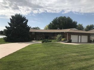 911 N Shore Dr, Hastings, NE 68901
