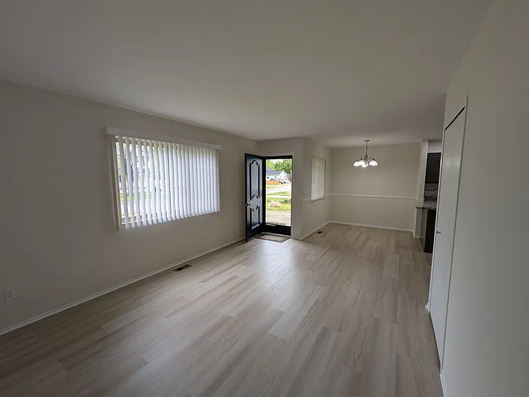 549 S Elm St — Photo 12