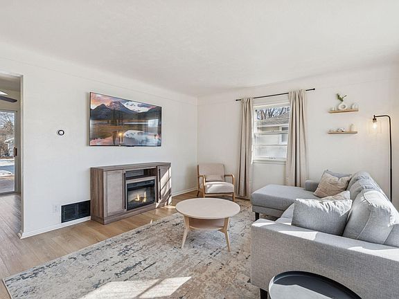 3rd image of 2068 Longview Dr