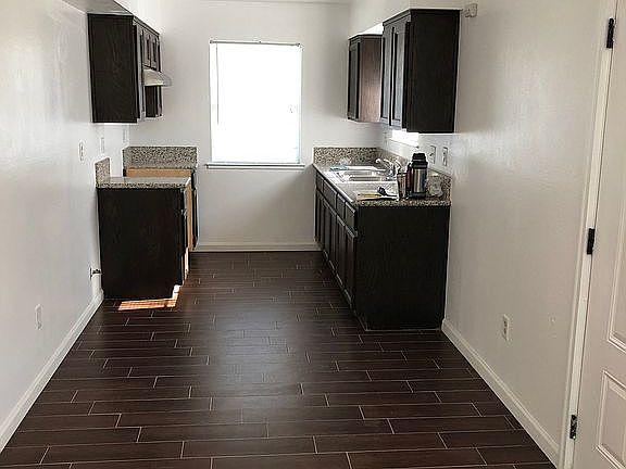3rd image of 424 Goodman St
