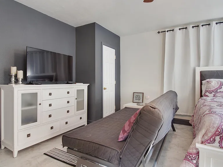 2218 Napoleon Ave — Photo 7