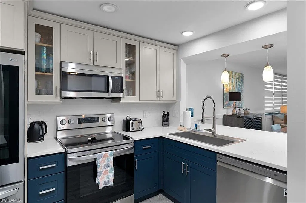 2 bed, 2.0 bath, 1074 sqft, $6,995 — Photo 3