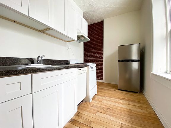 4th image of 487 Clinton Ave #1DD