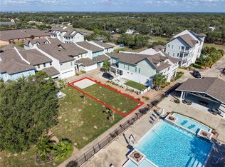 108 Frontenac Ln, Rockport, TX 78382