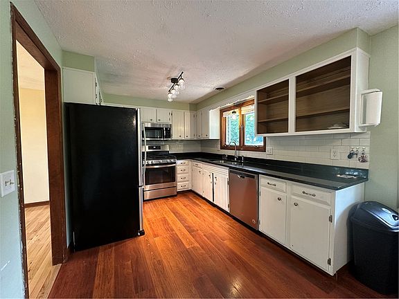 4th image of 722 White Springs Dr