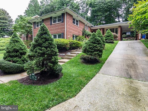 5th image of 8153 E Beach Dr NW