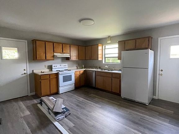 3rd image of 3621 Cardin Ln