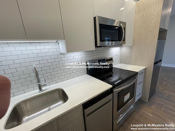 4th image of 36 Queensberry St #19A