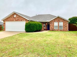 1111 Maplewood Dr, Centerton, AR 72719