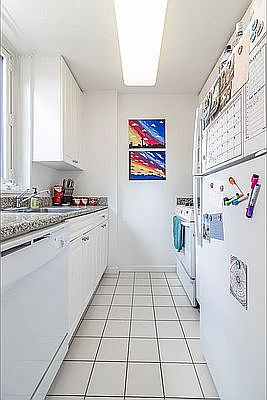 3rd image of 322 W 57th St APT 19B