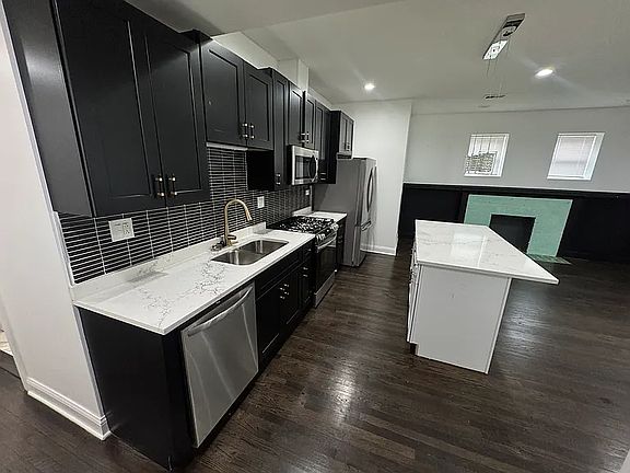 4th image of 649 E Groveland Park Unit 1W