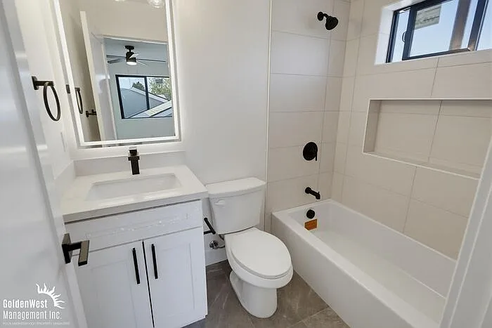 3075 Hawthorn St #5 — Photo 11