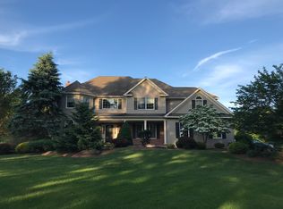 8 Berkshire Ct, Lebanon, NJ 08833